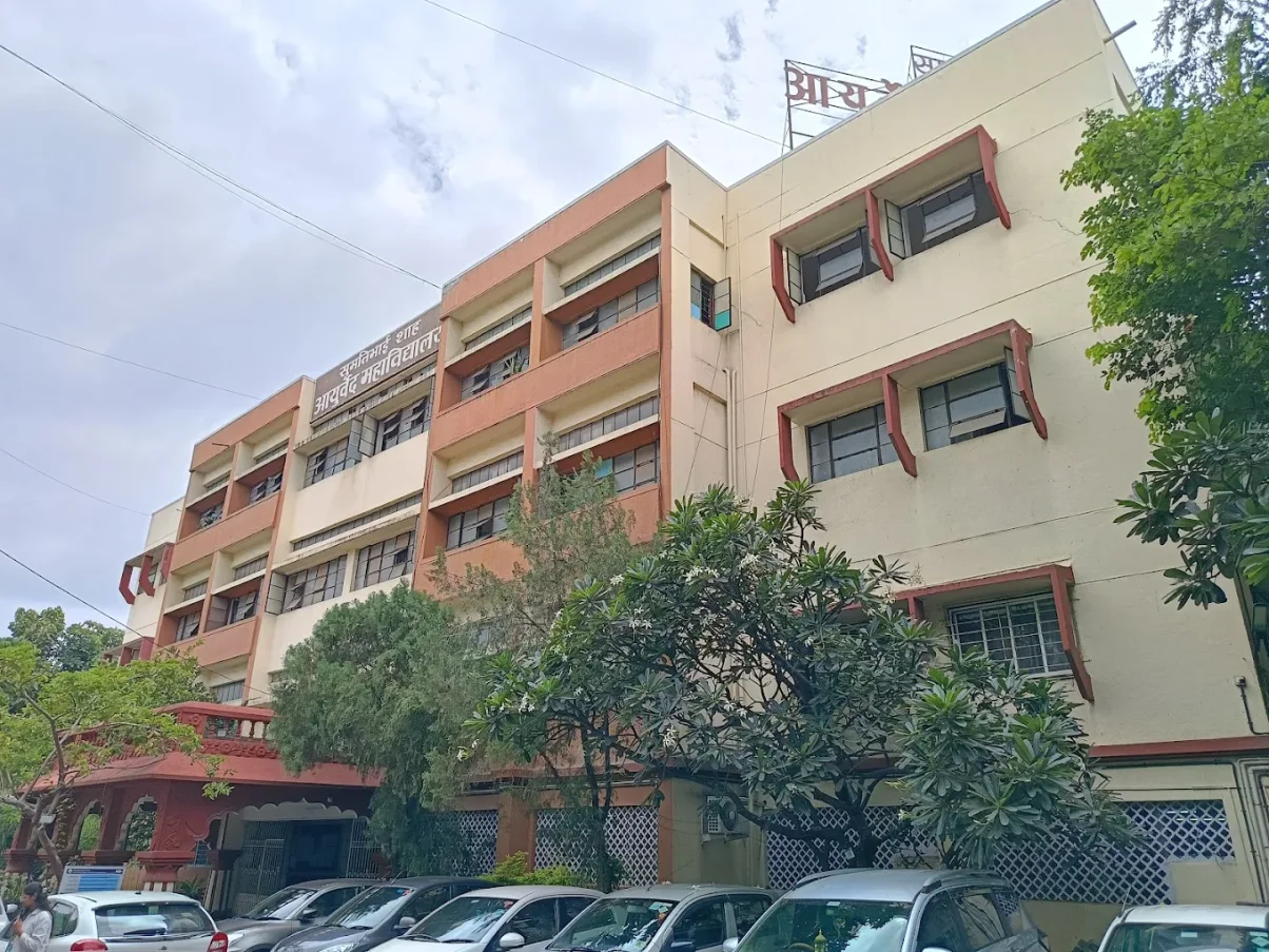 Sumatibhai Shah Ayurved Mahavidyalaya